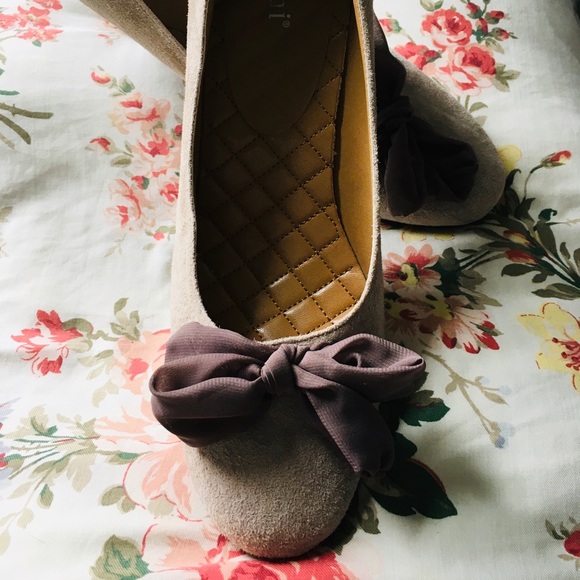 Cami NYC Shoes - 🔴 SOLD Cami Suede Natural Pumps with Bow